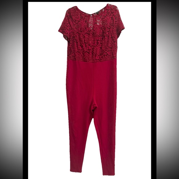 Charlotte Russe Burgundy Lace Detail - Picture 1 of 6